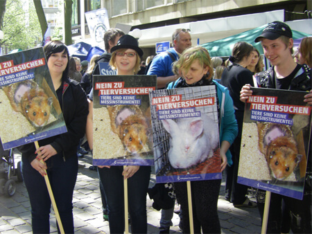 1.000 Menschen demonstrierten gegen Tierversuche - Großdemo in Hamburg 2011