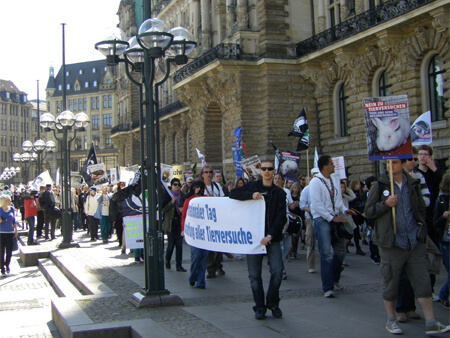 1.000 Menschen demonstrierten gegen Tierversuche - Großdemo in Hamburg 2011