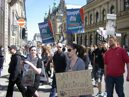 1.000 Menschen demonstrierten gegen Tierversuche - Großdemo in Hamburg 2011