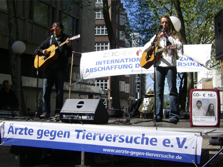 1.000 Menschen demonstrierten gegen Tierversuche - Großdemo in Hamburg 2011