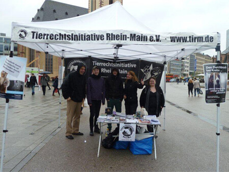 Infostand gegen Tierversuche in Frankfurt/M.