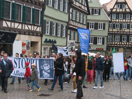 Demo gegen Affenversuche in Tübingen