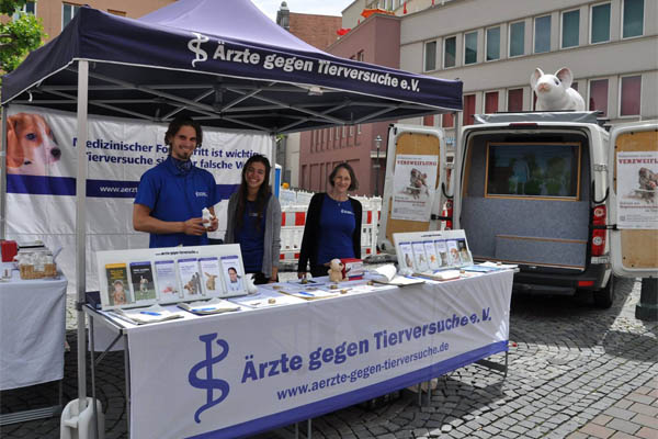 Mausmobil gegen Tierversuche in München