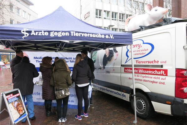 Mausmobil gegen Tierversuche in Ulm