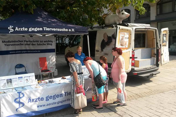 Mausmobil gegen Tierversuche in Zwickau