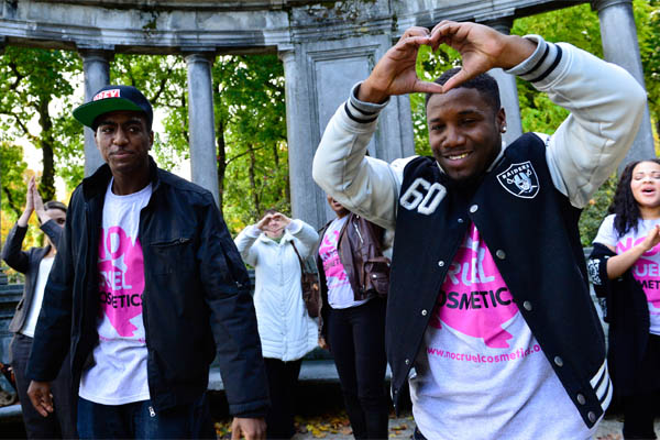 Flashmob gegen Kosmetik-Tierversuche in Brüssel