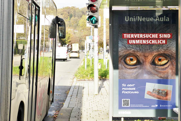 Plakataktion gegen Tierversuche in Tübingen